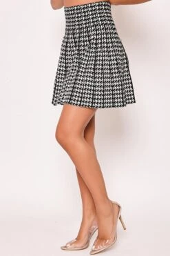 Ingrid - Black & White Dogtooth Pleated Mini Skirt -Outlet Sarto Base Store 09 12 missg10529
