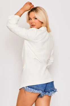 Eli - Denim Frayed Shorts 5 Eli - Denim Frayed Shorts -Outlet Sarto Base Store 28 03 MISSG2 69418 34b9709c 0704 4c65 883a e5dae95fbd2d