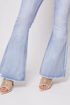 Chaise - Light Blue Denim High Waisted Flared Jeans 9 Chaise - Light Blue Denim High Waisted Flared Jeans -Outlet Sarto Base Store 28 05 missg 3586
